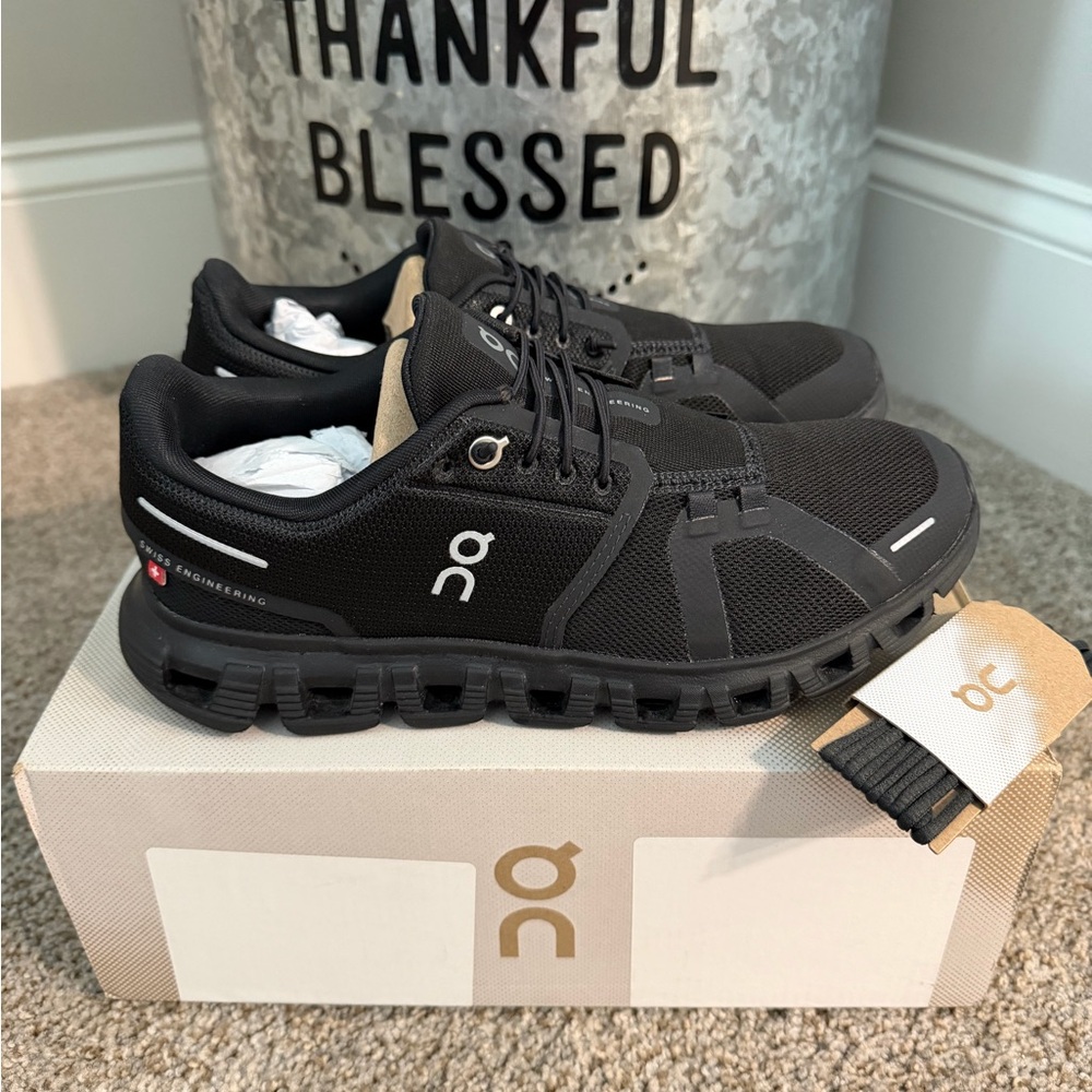 On Running Women’s Cloud 6 Black Sz 8